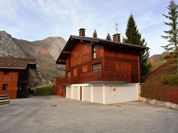 Exterior - Ski-In/Ski-Out, 3-Room Apt with Mezzanine, Sleeps 6, South Balcony, Garage, 3-Star Rated (Le Grand-Bornand)