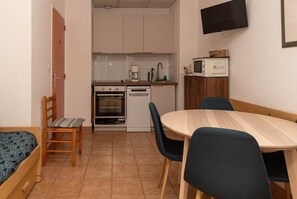 Fridge, microwave, dishwasher, toaster