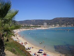 Beach nearby - Le Lavandou, One bedroom + cabin to rent for 4 people, view of the sea, direct access to the beach (LE LAVANDOU)