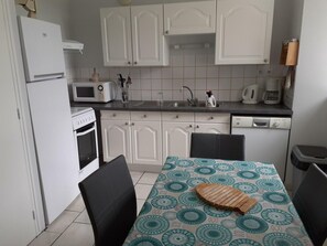 Refrigerador, microondas y lavavajillas 