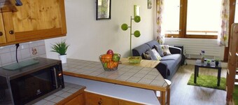 Cozy Studio for 4 with South-Facing Balcony, Dishwasher, Ski Storage, and Stunning Mountain Views