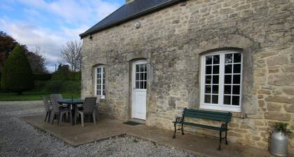 Maison en pleine nature avec jardin clos, cheminée et terrasse, proche de Valognes et Bricquebec