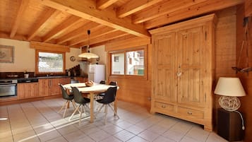 KĂŒhlschrank, Mikrowelle, Ofen, GeschirrspĂŒler