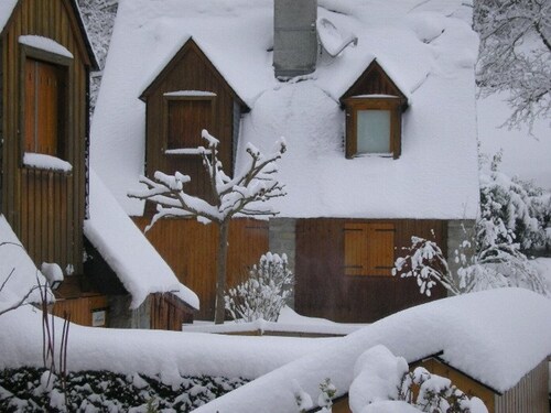 Duplex Chalet for 4 in Luz-Saint-Sauveur, Fireplace, Garden, Pets Allowed