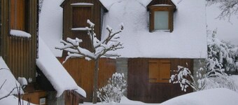 Duplex Chalet for 4 in Luz-Saint-Sauveur, Fireplace, Garden, Pets Allowed