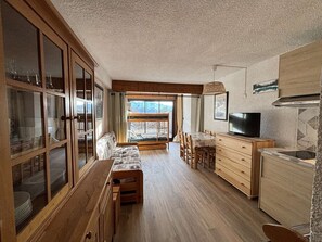 TV - Central Studio for 4 in L'Alpe d'Huez with Ski-in/Ski-out Access (Huez)