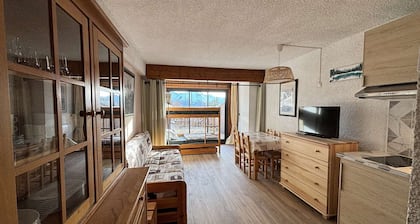 Central Studio for 4 in L'Alpe d'Huez with Ski-in/Ski-out Access