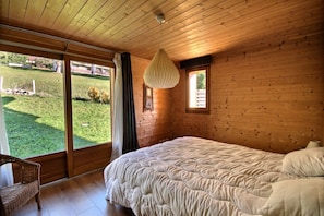 6 bedrooms, iron/ironing board, free WiFi