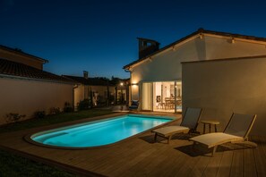 A heated pool - VILLA CASTELNAU 1 - PRIVATE SWIMMING POOL (Castelnau De Montmiral)