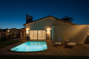 A heated pool - VILLA CASTELNAU 1 - PRIVATE SWIMMING POOL (Castelnau De Montmiral)