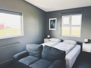 Individually decorated, individually furnished, desk, laptop workspace - Ármót Guesthouse (Rangárþing ytra)