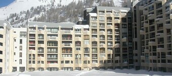 Renovated 2-Room Ski-in/Ski-out, South-Facing Balcony, Close to Shops and Activities