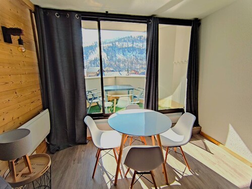 Asunto Isola 2000, 1 huone, 4 henkilöä