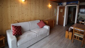 Unclassified image, 2 of 15, button - Renovated studio cabin at the foot of the slopes, balcony, parking – Auris en Oisans (Auris)