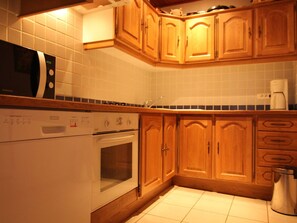 Mikrowelle, Herdplatte, Geschirrspüler