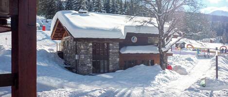 المنطقة المحيطة بالمنشأة