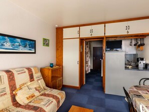 TV - Studio for 4 with balcony near slopes (Gourette)