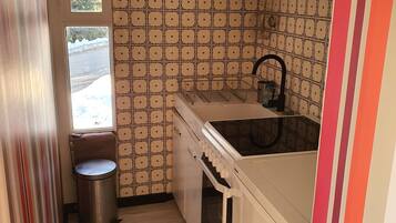 Frigorífico, microondas y cafetera o tetera