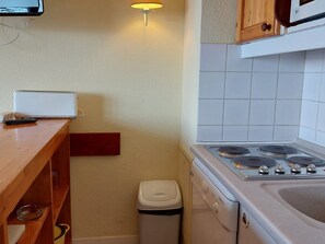Fridge, microwave, dishwasher, coffee/tea maker