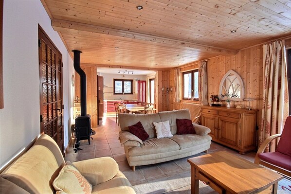 TV, fireplace, DVD player