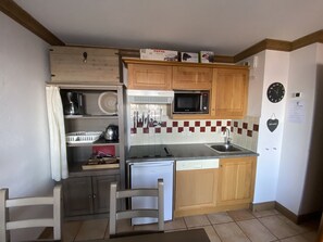 Réfrigérateur, micro-ondes, four, lave-vaisselle