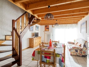 Interior - Charming 2-Level Apartment for 6 with Garden, Near Ski Resorts and Amenities (Esquièze-Sère)