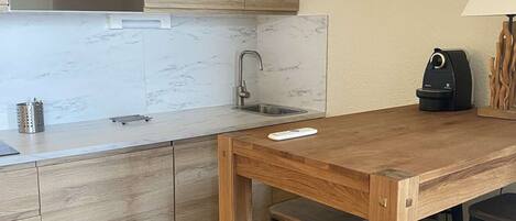 Microwave, dishwasher, coffee/tea maker