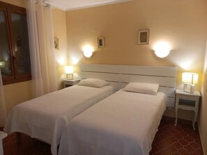 3 bedrooms, iron/ironing board, Internet - Gîte AMBERT - LA GARDE FREINET (La Garde-Freinet)