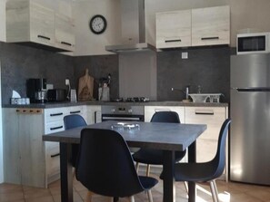 Fridge, microwave - Charming Cottage in Cambernon - Fireplace, Enclosed Garden, WiFi, Sleeps 4 (Cambernon)