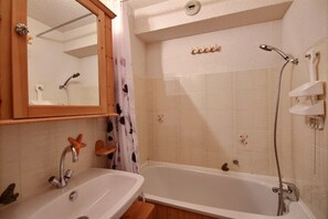 Bathtub