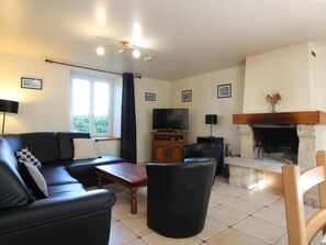 TV, fireplace, DVD player