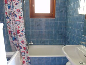 Bathroom - Comfortable apartment with balcony for 4 guests in Châtel (Châtel)