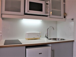 Réfrigérateur, micro-ondes, four, lave-vaisselle