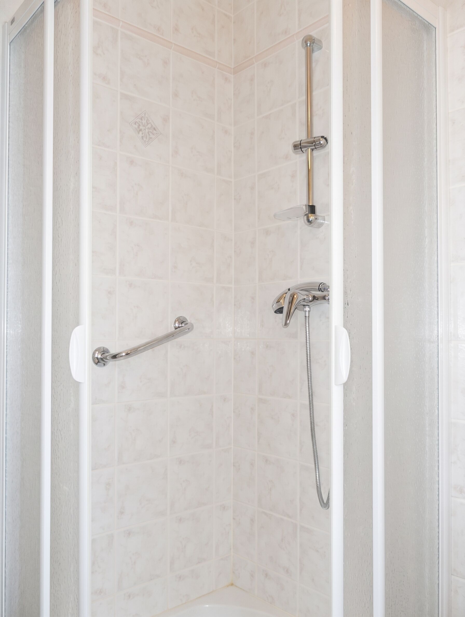 Een douche, handdoeken