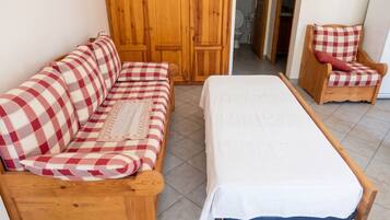 1 dormitorio, tabla de planchar con plancha, wifi gratis y ropa de cama