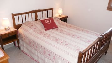 1 dormitorio, tabla de planchar con plancha, wifi gratis y ropa de cama