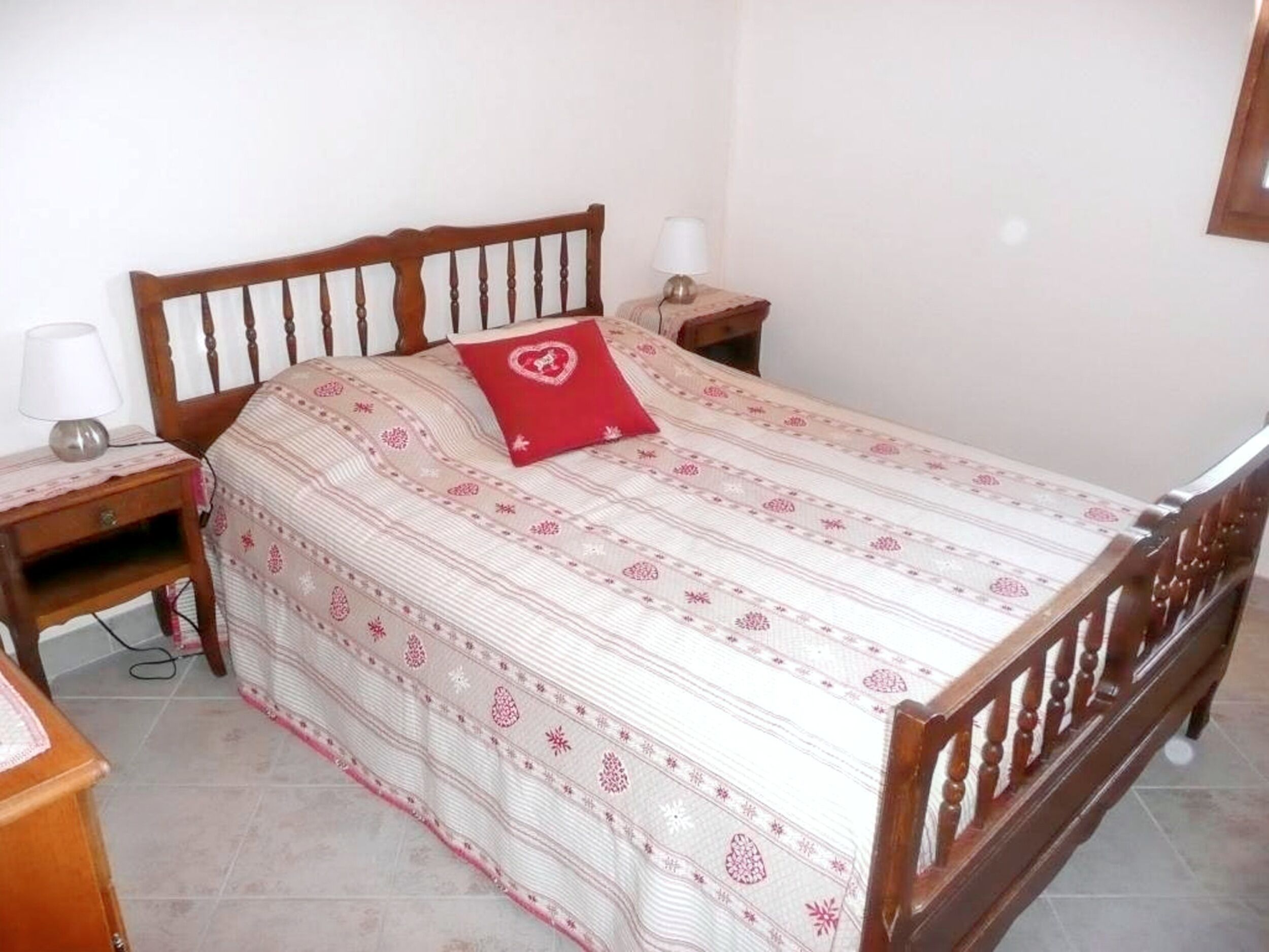 1 chambre, fer et planche à repasser, accès Internet