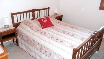 1 chambre, fer et planche Ă repasser, accĂšs Internet