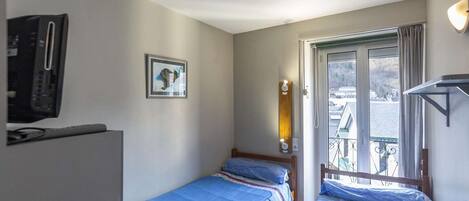 2 bedrooms