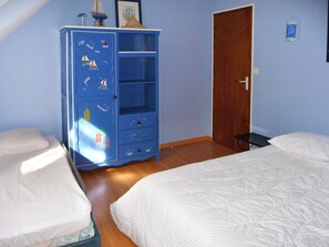 4 bedrooms, iron/ironing board - Homerez - House in Plougrescant. (Plougrescant)