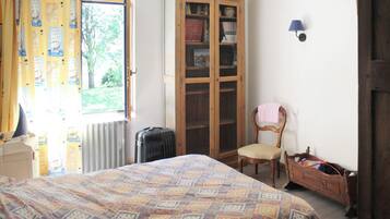 4 chambres, fer et planche Ă repasser