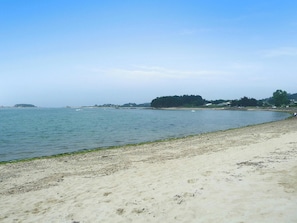 Beach nearby - Homerez - House in Plougrescant. (Plougrescant)