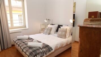 3 bedrooms, iron/ironing board, free WiFi, bed sheets