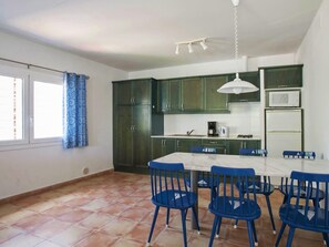 Fridge, microwave, coffee/tea maker, toaster