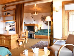 TV - Divisible studio for 4 in Méribel, near slopes and shops (Méribel)