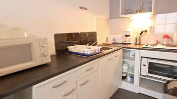 Réfrigérateur, micro-ondes, four, cafetière/bouilloire