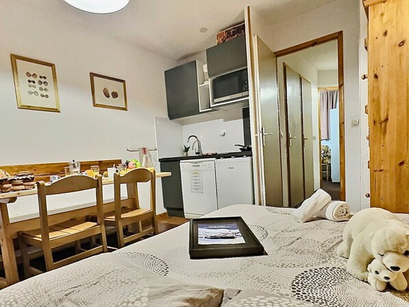 Room - Studio for 4 in Tignes by the slopes, balcony, pets allowed (Tignes)