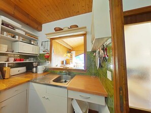 Fridge, microwave, oven, stovetop - Charming 2R Apt with loft, parking 900m from center (Le Grand-Bornand)