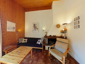 TV - Charming 2R Apt with loft, parking 900m from center (Le Grand-Bornand)