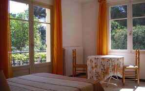 3 camere, ferro/asse da stiro
